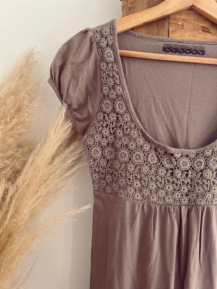 Robe marron avec broderie - photo numéro 2