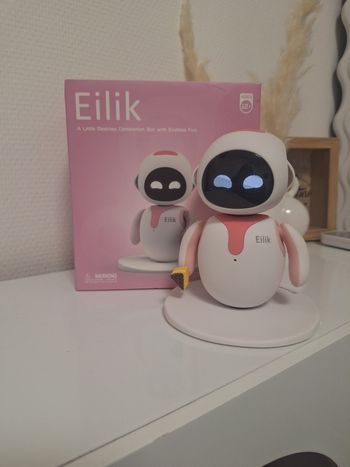 Mini robot de compagnie Eilik energize lab