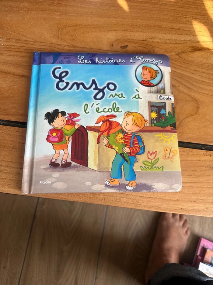 Livre Enzo va à l’école