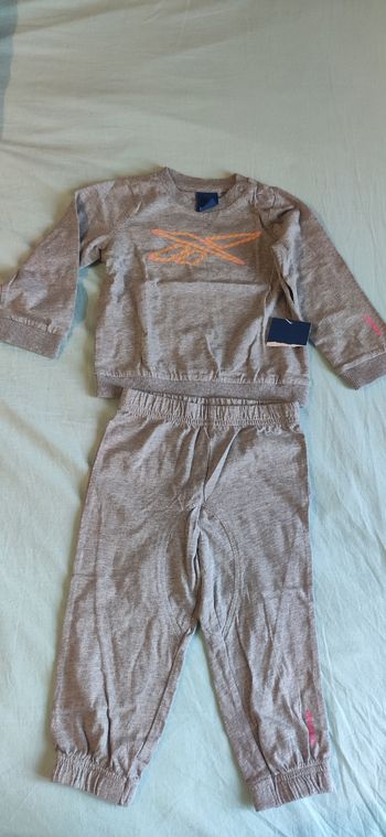 Ensemble jogging bébé fille 12 mois Reebok,