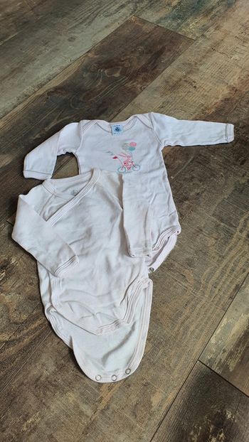 Lot de 2 body petit bateau 3 mois en très bon état 👌