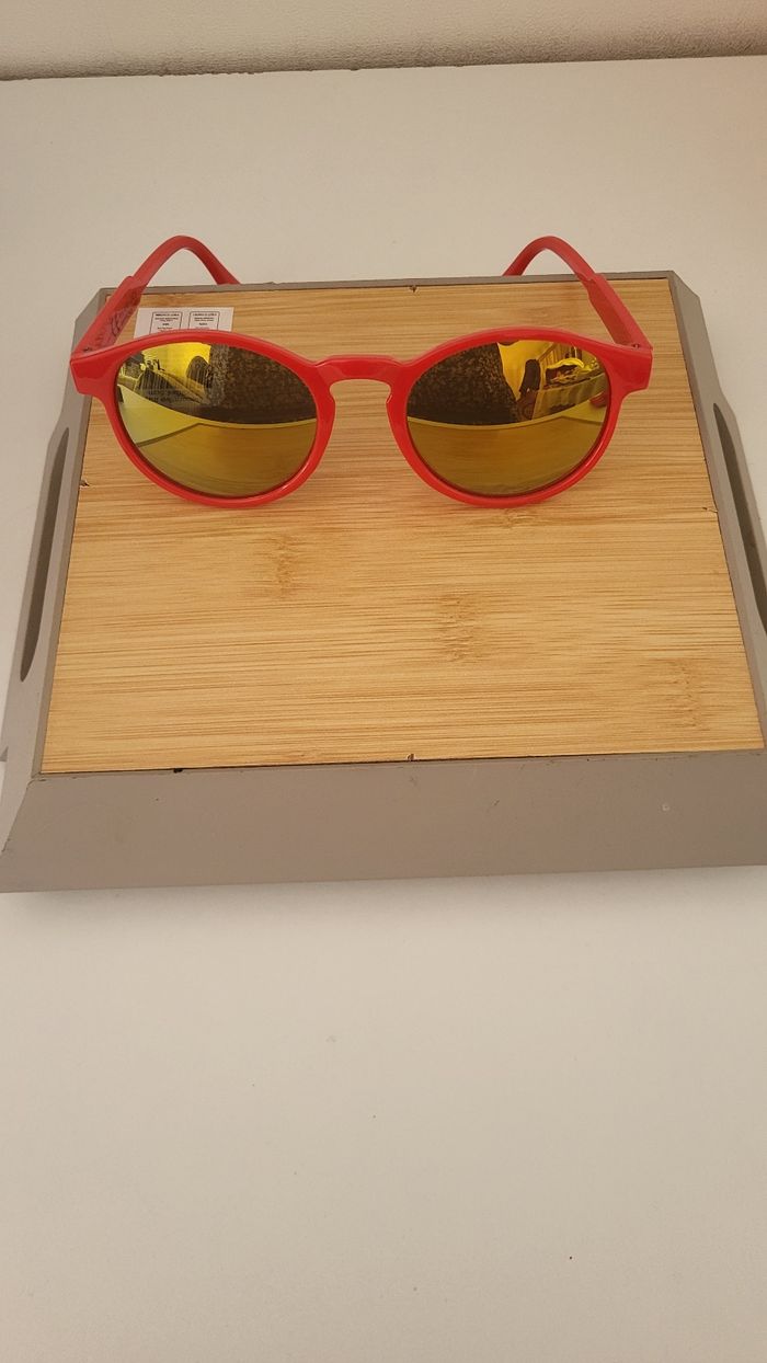 Lunette de soleil - photo numéro 4