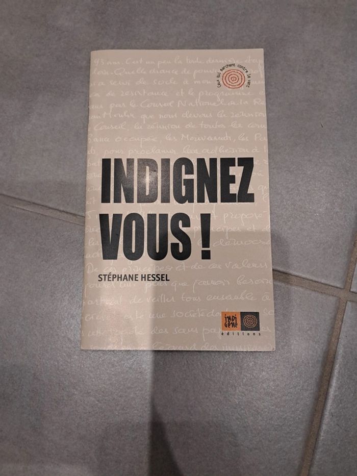 Indignez vous ! de Stéphane Hessel