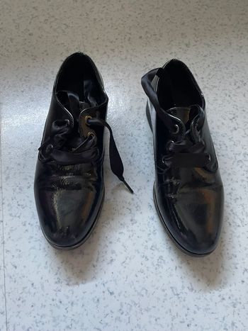 mocassin noir verni à lacets Fille pointure 33