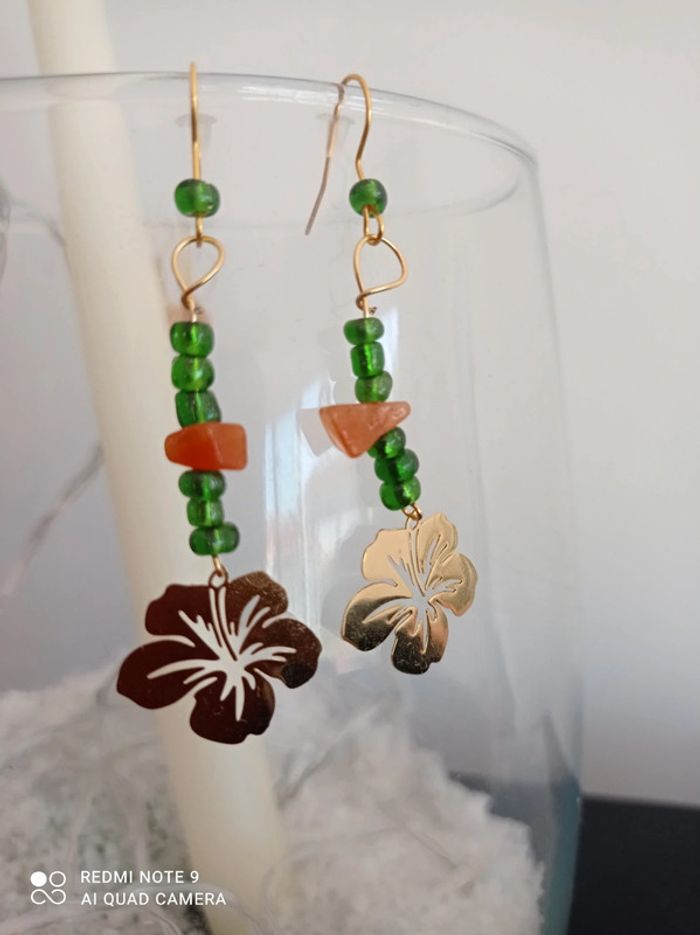 Boucles d'oreilles perles vertes et pierres - photo numéro 2