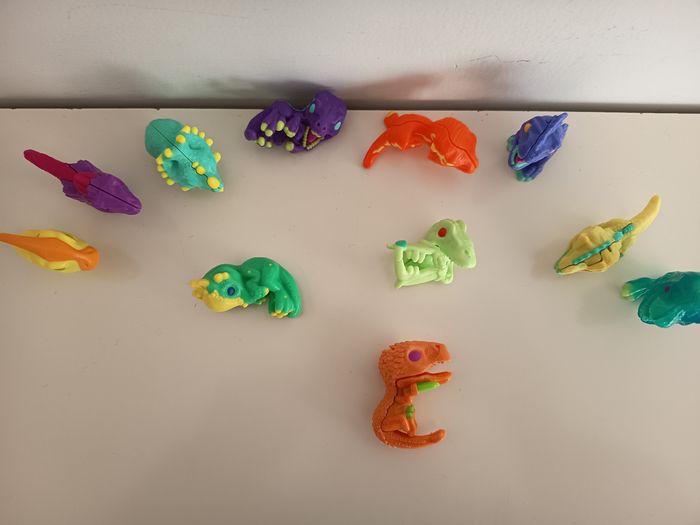 Lot dinosaures kinder - photo numéro 2