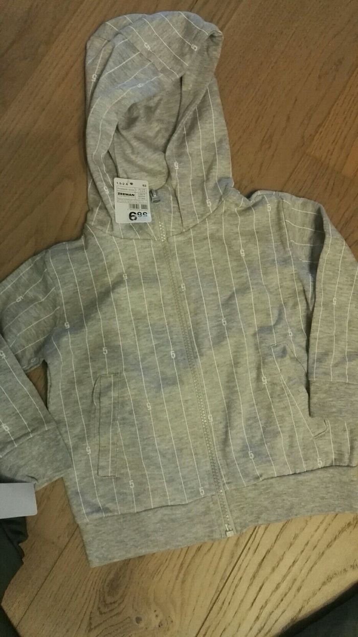 Sweat à capuche 92