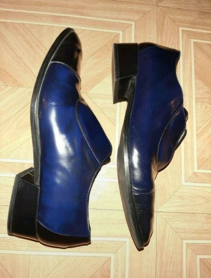 STATUS 39. Mocassin cuir