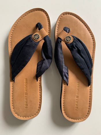 Jolies tongs Tommy Hilfiger taille 37