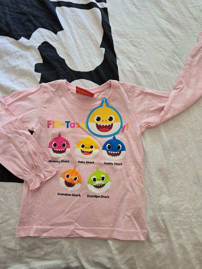 T-shirt baby shark 2ans