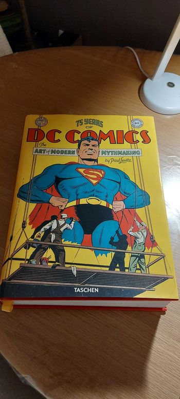 Taschen Grand livre 75 ans Dc Comics