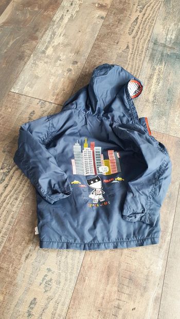 Veste de pluie 24 mois en très bon état