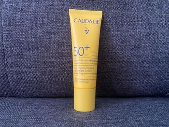 Crème solaire visage Caudalie SPF 50+ – très haute protection – neuve