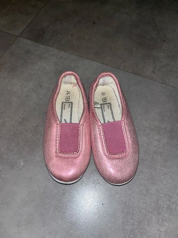 Chaussons roses brillants