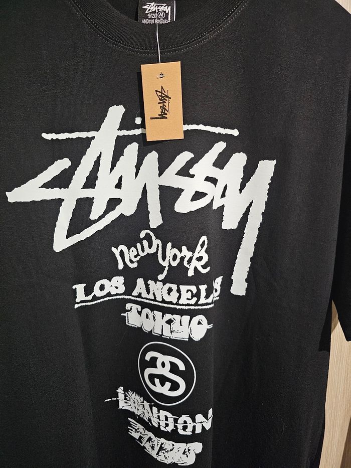 Lot de 2 t-shirt Stussy Noir et blanc Taille M Neuf - photo numéro 3