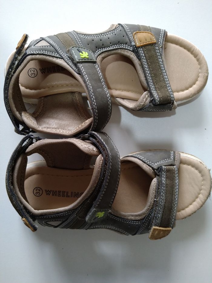 Paire de tong garçon taille 32