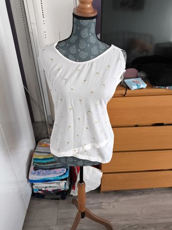 T-shirt avec fente au épaules