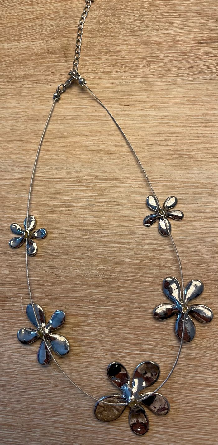 Collier fleurs vertes - photo numéro 6