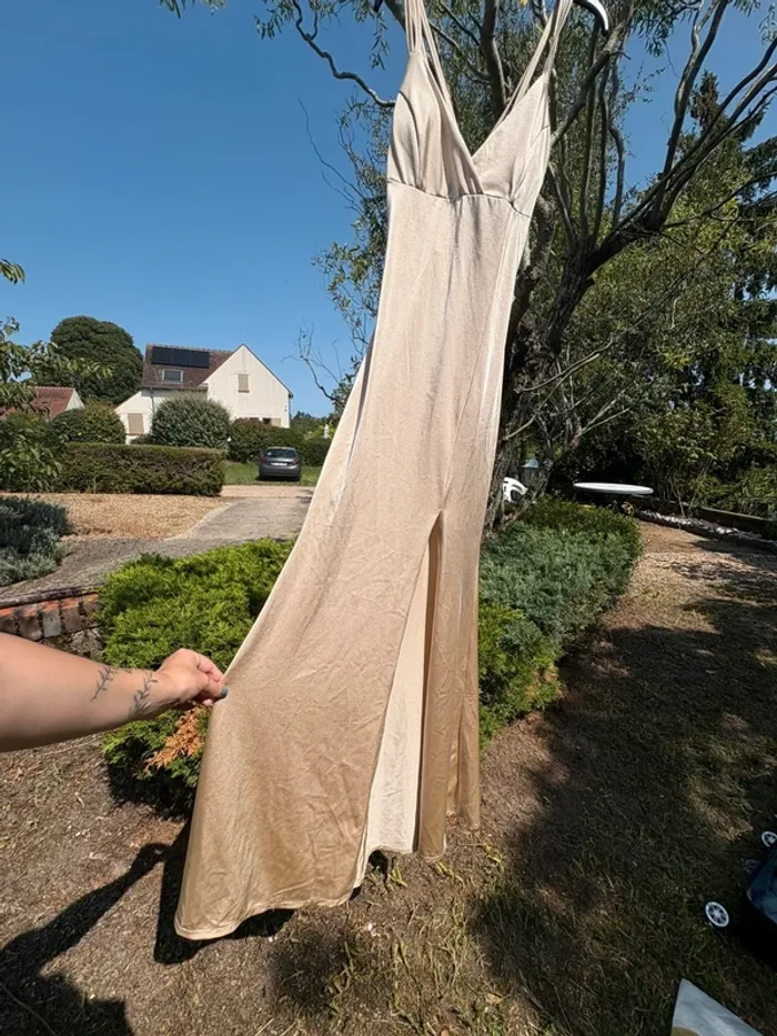 Robe longue avec fente - photo numéro 2