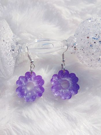 Boucles d'oreilles fleurs violettes 