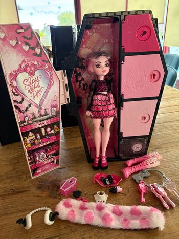 À vendre poupée monster high draculora 