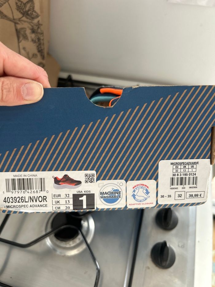 Basket Skecher taille 32 - photo numéro 5