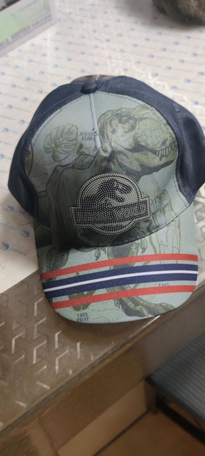 Casquette enfant neuf Jurassiic world 52 cm