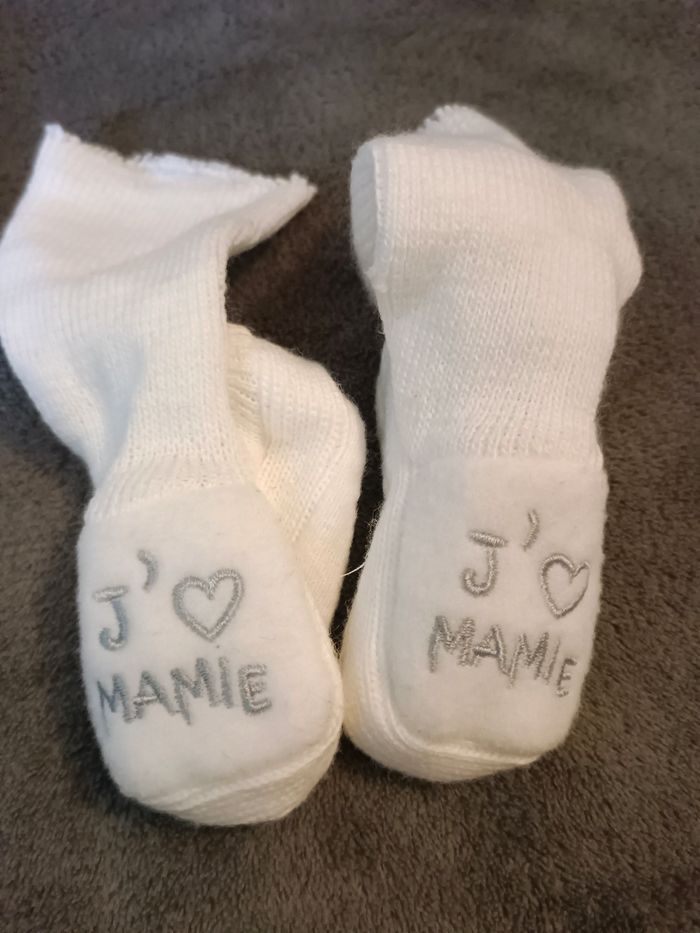 Lot chaussons et gants nourrisson - photo numéro 4