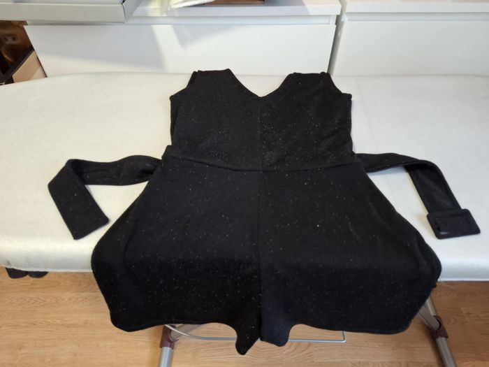 Beau combi short femme Jennyfer S noir pailleté à ceinture excellent état