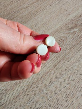 Anciens boutons de manchettes  blancs