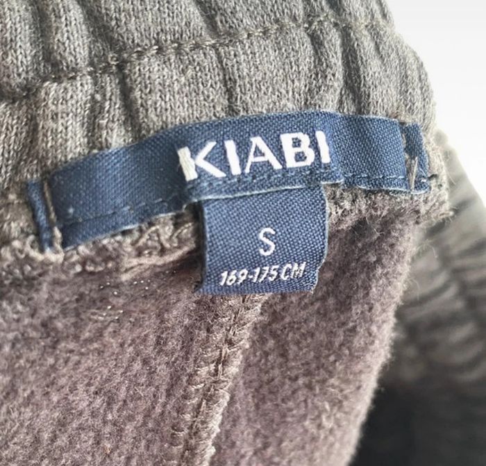 Jogging marque Kiabi taille S - photo numéro 2