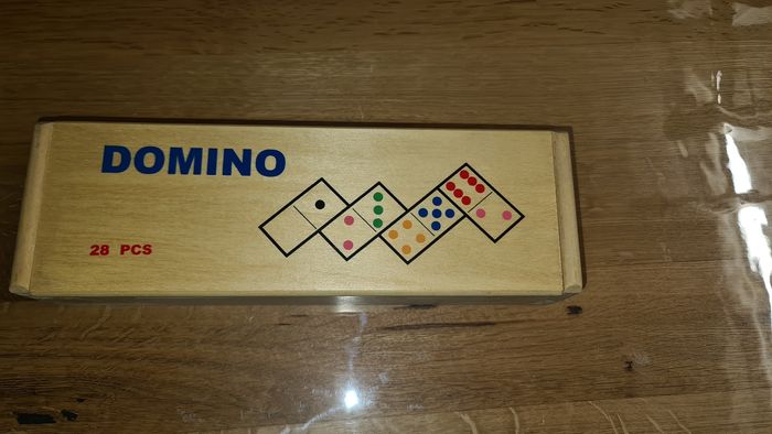 Jeu en bois Domino en couleur,