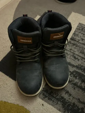 Boots redskins