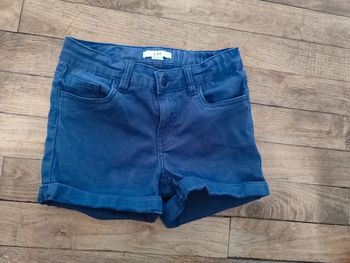 Short bleu