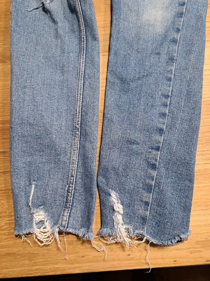 Jean troué skinny T.32 - photo numéro 2