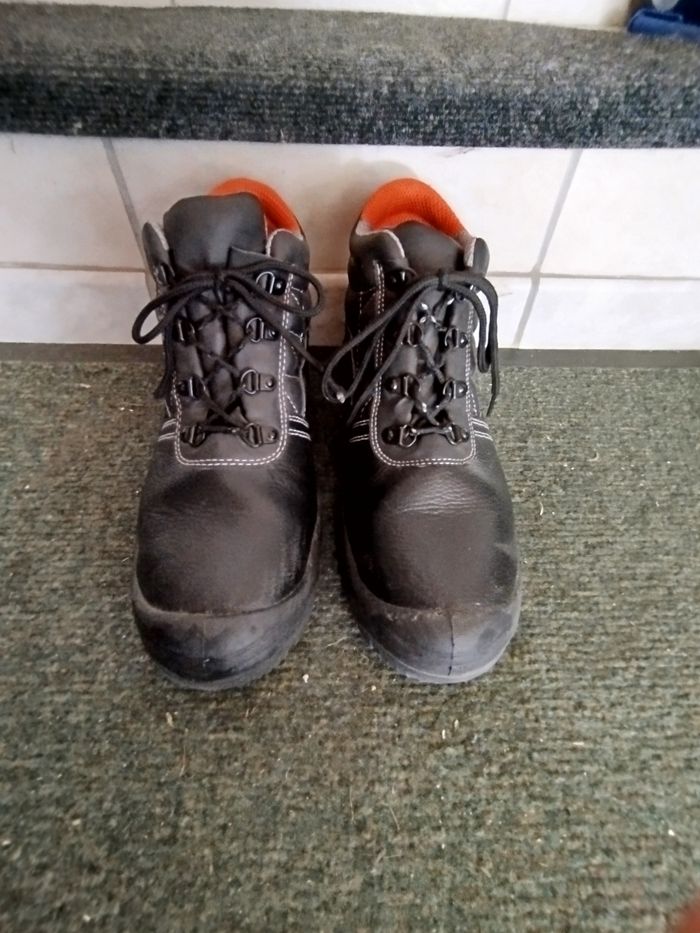 Chaussures de sécurité taille 42 - photo numéro 2