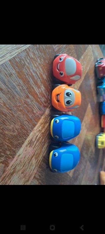 Lot de petites voitures