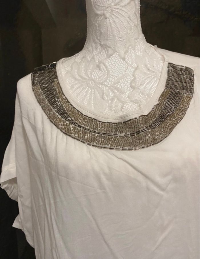 T-shirt top avec col strass Gémo taille 46 - photo numéro 2