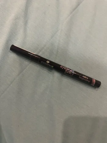 Eye liner noir essence