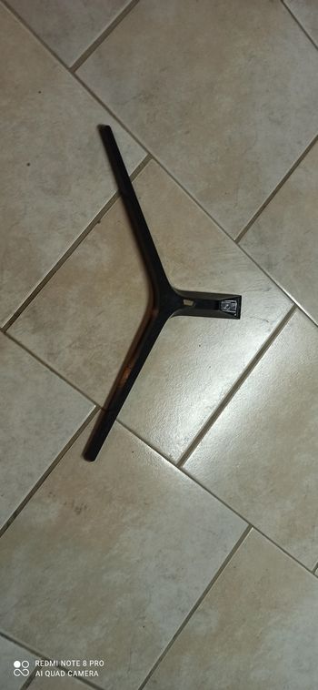 Pied de télévision