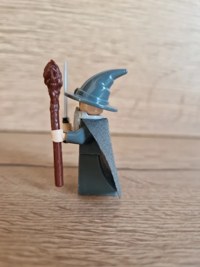 Figurine type lego Gandalf le gris seigneur des anneaux - photo numéro 2