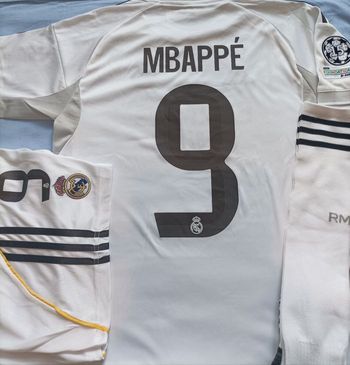 Mbappé ENFANT RÉAL MADRID taille 12 ans blanc Home (-2026-) série