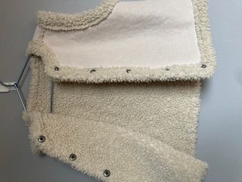 Gilet sans manches moumoute fille 7-8 ans (122-128) Hema – Très bon état