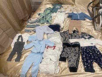 LOT D’HABITS BÉBÉ COMME NEUF 1 mois