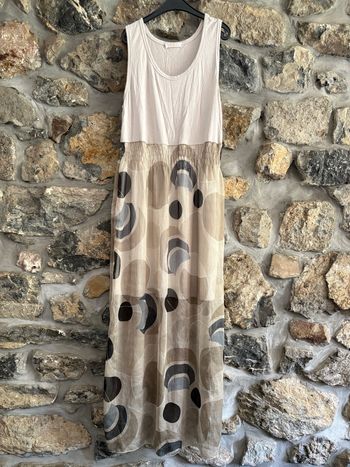 Robe d’été longue beige et brune à motifs  taille M 