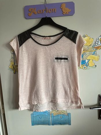 Tee shirt à manches courtes rose très clair tirant sur l’abricot, taille S/M