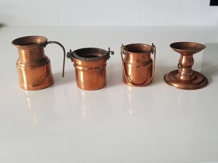 4 miniatures en cuivre décoration ou collection