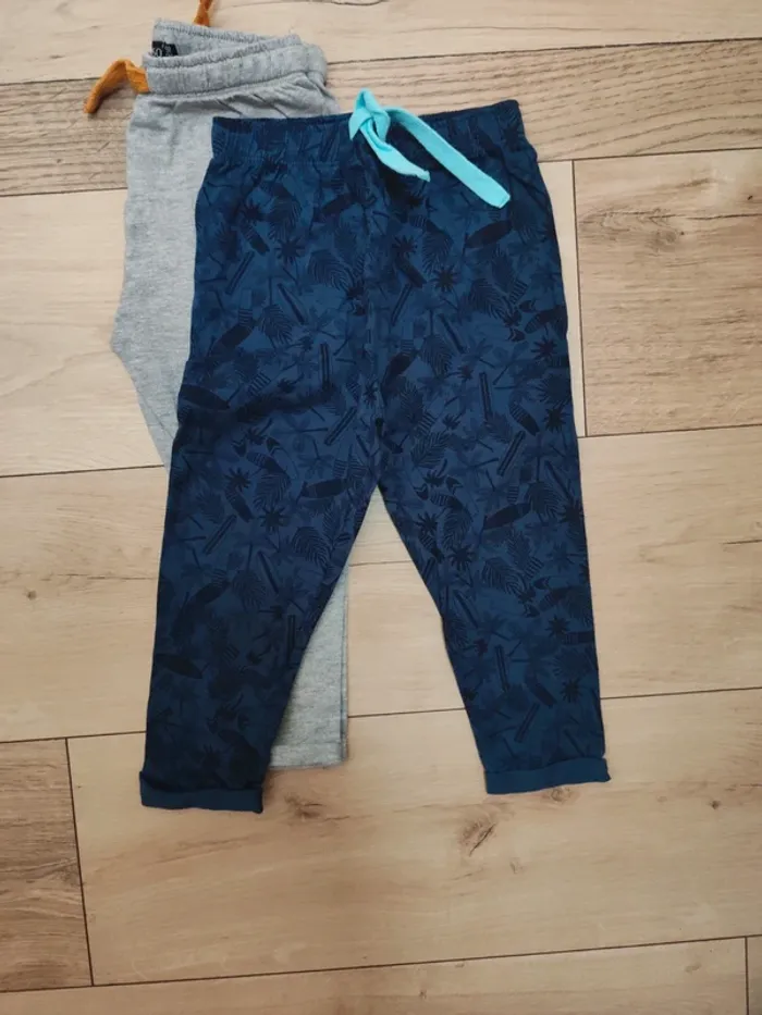 Deux pantalons - photo numéro 2
