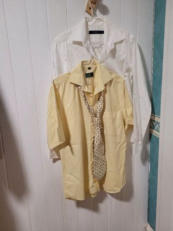 Lot homme taille S 2 chemises cérémonie une manches longues et l'autre coutte + cravate