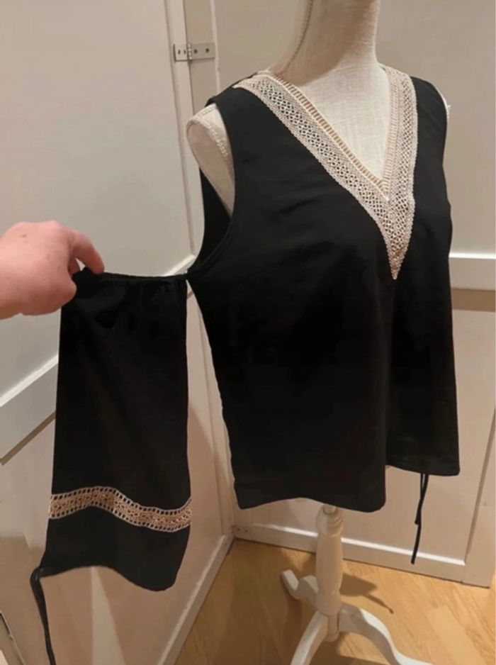 Blouse shein taille xl 44 noir et or épaules Dénudées